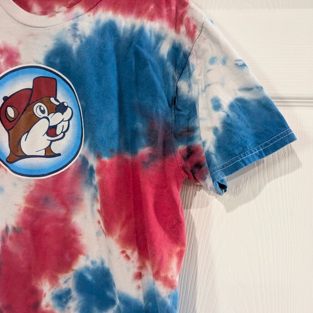 Buc-ee’s Tie Dye 4th of July T-Shirt Let's Get It Poppin' Red White Blue Medium - Picture 8 of 16
